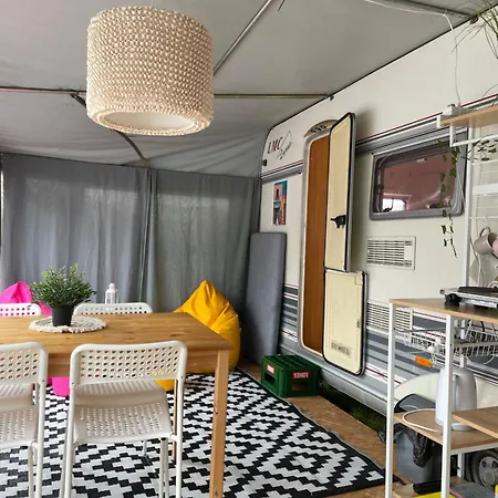 Przyczepa Kempingowa Zuzia Surfwioska Campsite