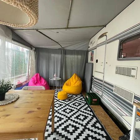Przyczepa Kempingowa Zuzia Surfwioska Campsite